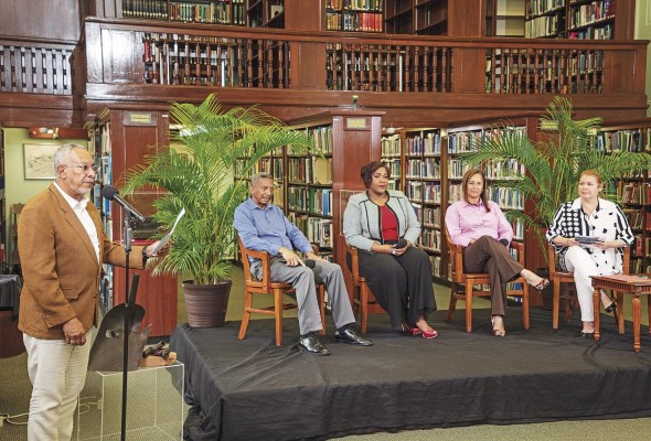 Los expositores durante el conversatorio 'Presente y pasado de los afroantillanos en la vía interoceánica'. Los expositores durante el conversatorio 'Presente y pasado de los afroantillanos en la vía interoceánica'.