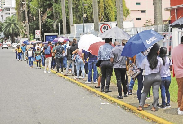 Miles de personas asistieron a la feria de empleo organizada por Kozerta. Miles de personas asistieron a la feria de empleo organizada por Kozerta.