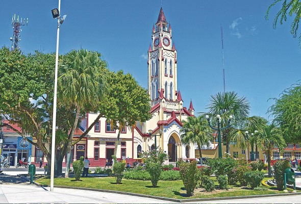 Iglesia Matriz en la Plaza de Armas en Iquitos. Iglesia Matriz en la Plaza de Armas en Iquitos.