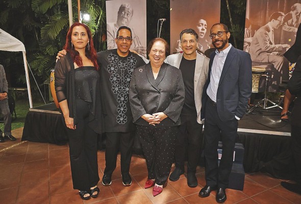Patricia Zarate, Danilo Pérez, la embajadora de EE.UU., Mari Carmen Aponte, John Patitucci y Brian Blade Patricia Zarate, Danilo Pérez, la embajadora de EE.UU., Mari Carmen Aponte, John Patitucci y Brian Blade
