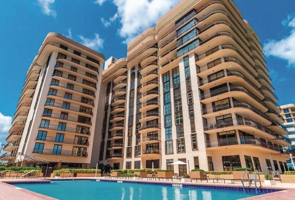 Fachada original del Champlain South Towers. Fachada original del Champlain South Towers.