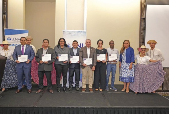 Reconocimiento a los miembros del SNI de nuevo ingreso y aquellos que reingresaron entre 2020 y 2022. Reconocimiento a los miembros del SNI de nuevo ingreso y aquellos que reingresaron entre 2020 y 2022.
