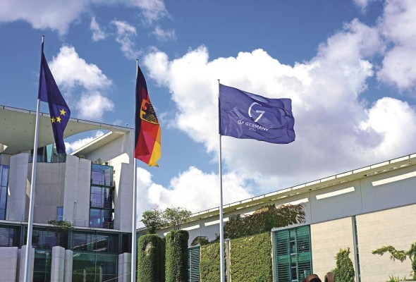 Bandera del G7 en la Cancillería alemana en Berlín Bandera del G7 en la Cancillería alemana en Berlín