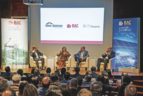 Los panelistas brindaron sus apreciaciones sobre la ruta energética en Panamá. Los panelistas brindaron sus apreciaciones sobre la ruta energética en Panamá.