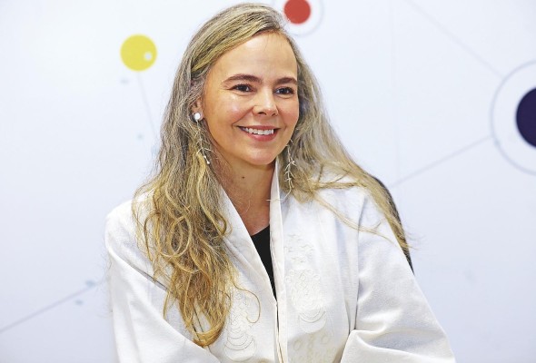 Juana Francisca Llano trabajó en la empresa de sus padres hasta que ingresó a la aseguradora, donde ascendió y asumió diferentes cargos hasta convertirse en CEO. Juana Francisca Llano trabajó en la empresa de sus padres hasta que ingresó a la aseguradora, donde ascendió y asumió diferentes cargos hasta convertirse en CEO.