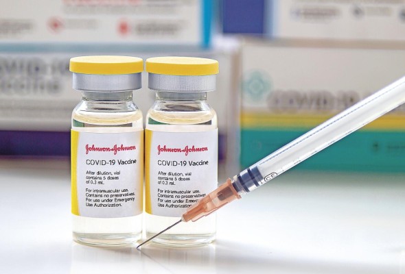 Estados Unidos suspendió temporalmente la vacunación con Johnson & Johnson para continuar con las investigaciones. Estados Unidos suspendió temporalmente la vacunación con Johnson & Johnson para continuar con las investigaciones.