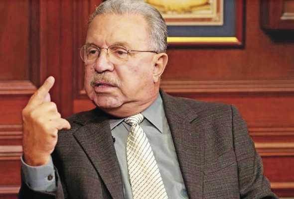 Tapia inició su carrera como comentarista en la década de 1970. Tapia inició su carrera como comentarista en la década de 1970.