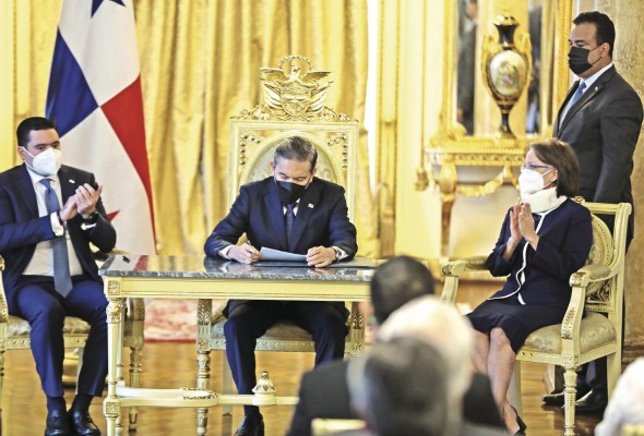 Instalación de la comisión para dar seguimiento a los acuerdos del Pacto del Bicentenario. Instalación de la comisión para dar seguimiento a los acuerdos del Pacto del Bicentenario.