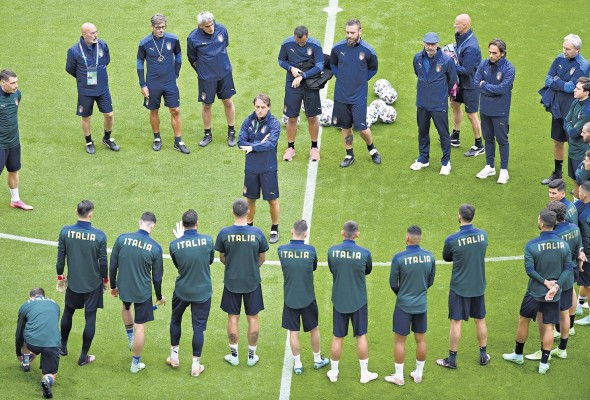 Italia es seguramente el equipo que ha demostrado mejor fútbol a lo largo del torneo. Italia es seguramente el equipo que ha demostrado mejor fútbol a lo largo del torneo.