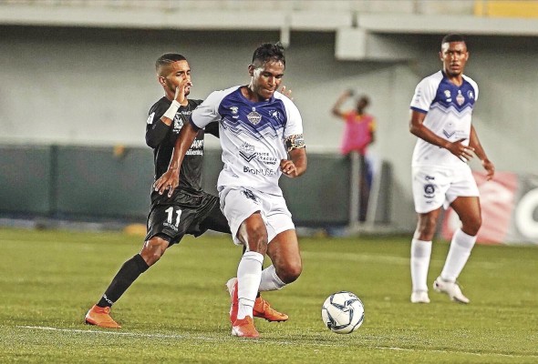 El ganador de la llave entre los del este y Veraguas se ganará el derecho a medirse al Universitario, el mejor equipo del torneo en aspectos defensivos y ofensivos. El ganador de la llave entre los del este y Veraguas se ganará el derecho a medirse al Universitario, el mejor equipo del torneo en aspectos defensivos y ofensivos.