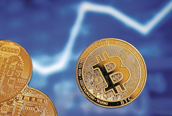 El bitcoin ha sufrido una considerable devaluación debido en parte a comentarios de Elon Musk de Tesla, quien aseguró que se trata de “una buena idea..., pero no a expensas de un gran coste para el medioambiente” y por ello su empresa dejaría de usarlas. El bitcoin ha sufrido una considerable devaluación debido en parte a comentarios de Elon Musk de Tesla, quien aseguró que se trata de “una buena idea..., pero no a expensas de un gran coste para el medioambiente” y por ello su empresa dejaría de usarlas.