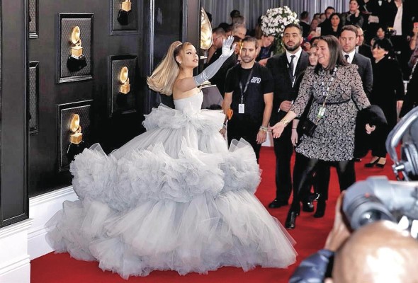 Ariana Grande, una de las artistas más aclamadas en la alfombra roja. Ariana Grande, una de las artistas más aclamadas en la alfombra roja.