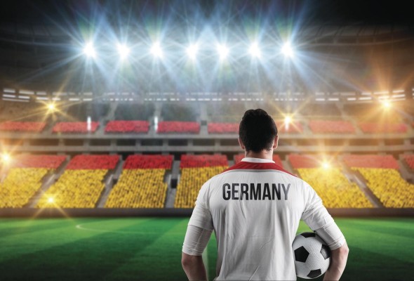 Ángela Merkel, primera ministra alemana, ha respaldado reactivar la Bundesliga, una postura no exenta de críticas. El sábado 16 mayo se reanuda. Ángela Merkel, primera ministra alemana, ha respaldado reactivar la Bundesliga, una postura no exenta de críticas. El sábado 16 mayo se reanuda.