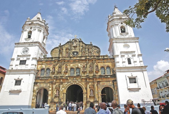 La Catedral Basílica Santa Maria la Antigua de Panamá, también conocida simplemente como Catedral Metropolitana. La Catedral Basílica Santa Maria la Antigua de Panamá, también conocida simplemente como Catedral Metropolitana.