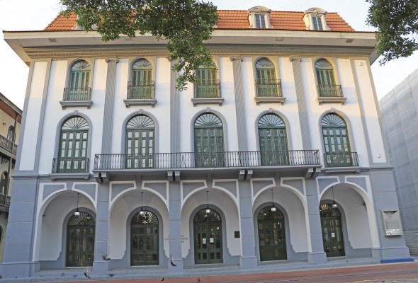 El edifico del Gran Hotel que luego fuera sede de la Compañia Universal del Canal Francés alberga el Museo del Canal. El edifico del Gran Hotel que luego fuera sede de la Compañia Universal del Canal Francés alberga el Museo del Canal.