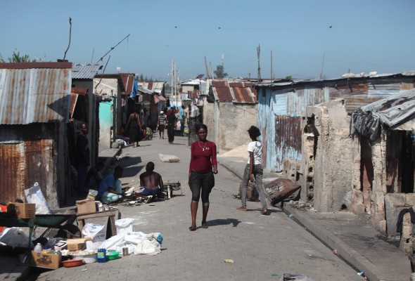 Frente a la inseguridad y pobreza, migrar de la isla se ha convertido en una de las pocas puertas de salida de la gente ante la desesperada situación humanitaria que vive el país Frente a la inseguridad y pobreza, migrar de la isla se ha convertido en una de las pocas puertas de salida de la gente ante la desesperada situación humanitaria que vive el país