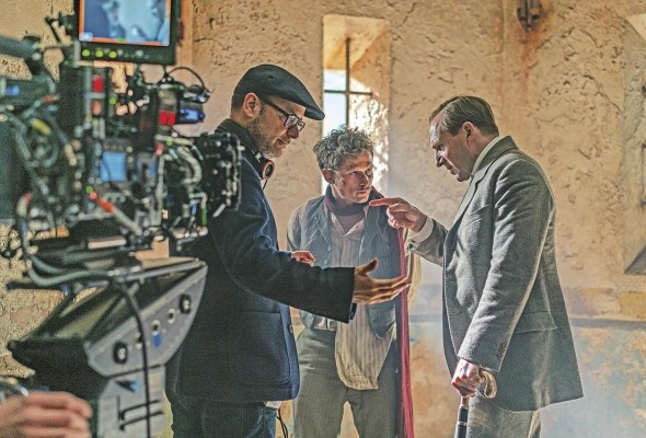 Vaughn tomó los roles de director y guionista de la cinta. Vaughn tomó los roles de director y guionista de la cinta.