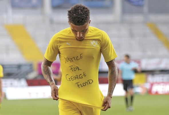 El jugador Jadon Sancho protestó en contra de la discriminación. El jugador Jadon Sancho protestó en contra de la discriminación.