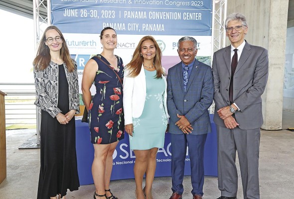 Dra. Veera Mitzner, Dra. Nicole Arbour, Lic. Anabella Vásquez, Dr. Eduardo Ortega Barría y Dr. Marcos Regis da Silva Dra. Veera Mitzner, Dra. Nicole Arbour, Lic. Anabella Vásquez, Dr. Eduardo Ortega Barría y Dr. Marcos Regis da Silva