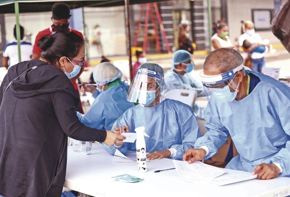 La mayoría de los investigadores considera que el virus será endémico en el mundo. La mayoría de los investigadores considera que el virus será endémico en el mundo.