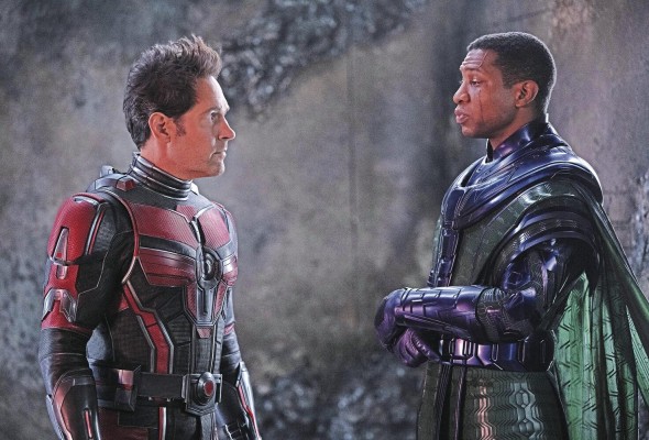 Scott Lang se enfrenta a sus mayores miedos al encontrarse con Kang en el reino cuántico. Scott Lang se enfrenta a sus mayores miedos al encontrarse con Kang en el reino cuántico.