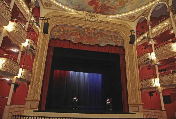 Desde marzo de 2020 los teatros se mantienen cerrados. Abrieron en octubre para luego cerrar nuevamente en diciembre. Desde marzo de 2020 los teatros se mantienen cerrados. Abrieron en octubre para luego cerrar nuevamente en diciembre.