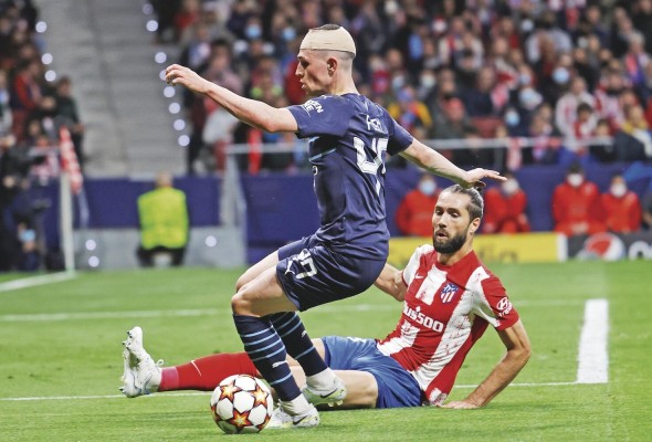El defensa brasileño del Atlético de Madrid Felipe Monteiro, en una acción del partido ante el Manchester City de la pasada campaña. El defensa brasileño del Atlético de Madrid Felipe Monteiro, en una acción del partido ante el Manchester City de la pasada campaña.