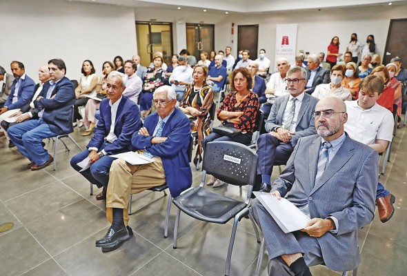La presentación se dio con una buena concurrencia. La presentación se dio con una buena concurrencia.