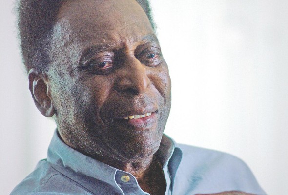 A lo largo de su trayectoria, Pelé vistió las camisetas de la selección brasileña y de únicamente dos clubes: Santos y Cosmos, de Nueva York. A lo largo de su trayectoria, Pelé vistió las camisetas de la selección brasileña y de únicamente dos clubes: Santos y Cosmos, de Nueva York.