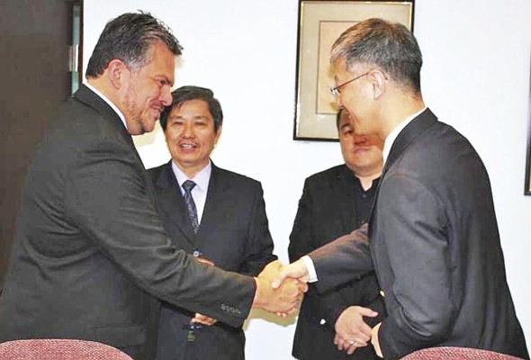 Un encuentro en 2015 con miembros del PRD y el Partido Comunista Chino Un encuentro en 2015 con miembros del PRD y el Partido Comunista Chino