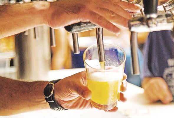 La 'pale lager' tiene cebada y el lúpulo es menos tostado que en la cerveza 'lager'. La 'pale lager' tiene cebada y el lúpulo es menos tostado que en la cerveza 'lager'.