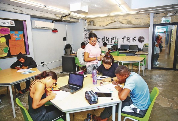 La Fundación Espacio Creativo busca transformar la vida de los jóvenes entre 8 y 17 años de Santa Ana y San Felipe La Fundación Espacio Creativo busca transformar la vida de los jóvenes entre 8 y 17 años de Santa Ana y San Felipe