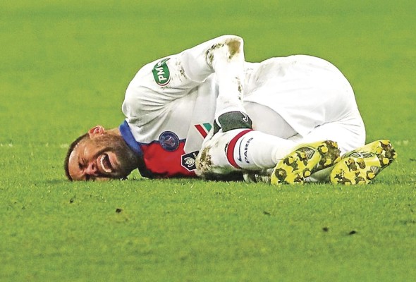 Neymar tras su lesión estará fuera de la cancha por aproximadamente cuatro semanas. Neymar tras su lesión estará fuera de la cancha por aproximadamente cuatro semanas.