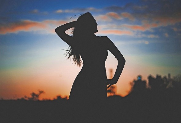Respiración profunda: puedes empezar por inhalar lentamente por la nariz y exhalar por la boca varias veces. Respiración profunda: puedes empezar por inhalar lentamente por la nariz y exhalar por la boca varias veces.
