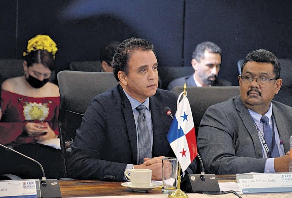 El contralor general de Panamá Gerardo Solís . El contralor general de Panamá Gerardo Solís .