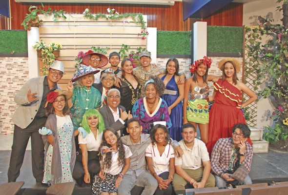 Actualmente, Gómez es la cabeza del grupo de teatro de la USMA, 'El Desván' y es director en el Teatro Aba. Actualmente, Gómez es la cabeza del grupo de teatro de la USMA, 'El Desván' y es director en el Teatro Aba.