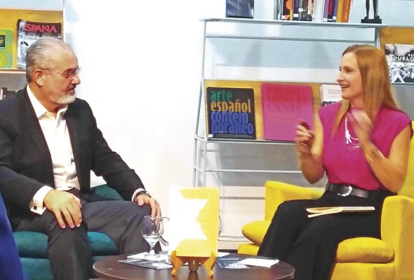 Milton Henríquez y Alexandra Ciniglio duante el conversatorio Milton Henríquez y Alexandra Ciniglio duante el conversatorio