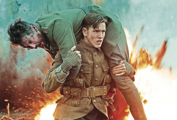 Harris Dickinson encarna a Conrad, un joven que busca su identidad dentro de la guerra y es el símbolo que da nacimiento a King's Man. Harris Dickinson encarna a Conrad, un joven que busca su identidad dentro de la guerra y es el símbolo que da nacimiento a King's Man.