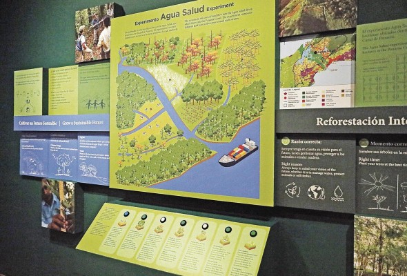 El diseño de la exhibición fue realizado por la especialista gráfica Paulette Guardia. El diseño de la exhibición fue realizado por la especialista gráfica Paulette Guardia.