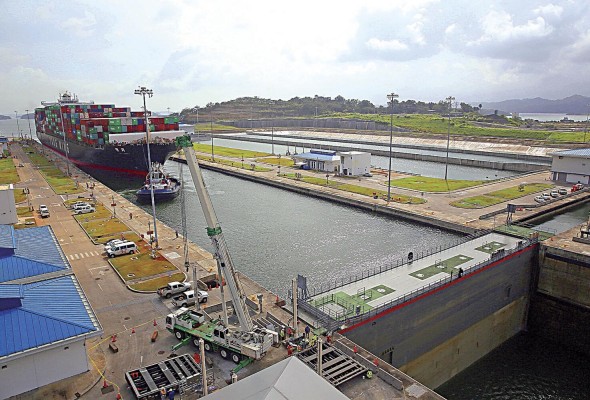 La vía interoceánica conecta 180 rutas marítimas que llegan a 1.920 puertos en 170 países alrededor del mundo. La vía interoceánica conecta 180 rutas marítimas que llegan a 1.920 puertos en 170 países alrededor del mundo.