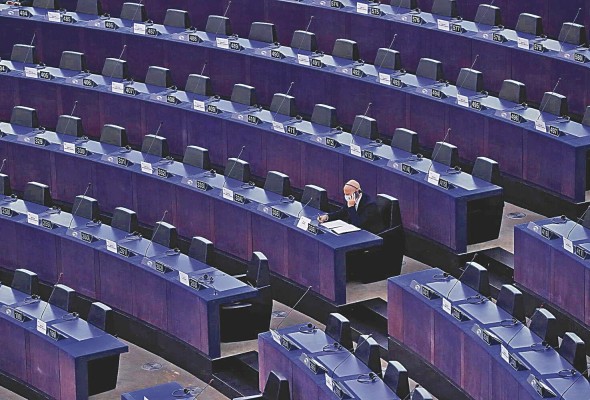 El parlamento europeo desaprueba la realización de la Superliga. El parlamento europeo desaprueba la realización de la Superliga.