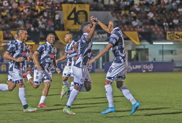 Imagen de archivo donde se muestran jugadores del Tauro celebrando. Imagen de archivo donde se muestran jugadores del Tauro celebrando.