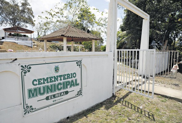 El cementerio El Real ahora cuenta con 100 nichos humanitarios para restos de migrantes no identificados. El cementerio El Real ahora cuenta con 100 nichos humanitarios para restos de migrantes no identificados.