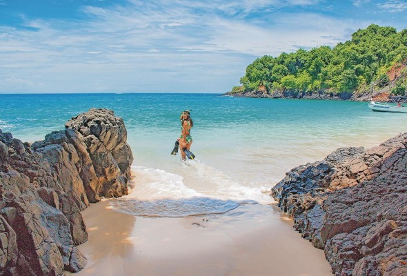 En las playas de Veraguas se practican snórkel y surf . En las playas de Veraguas se practican snórkel y surf .
