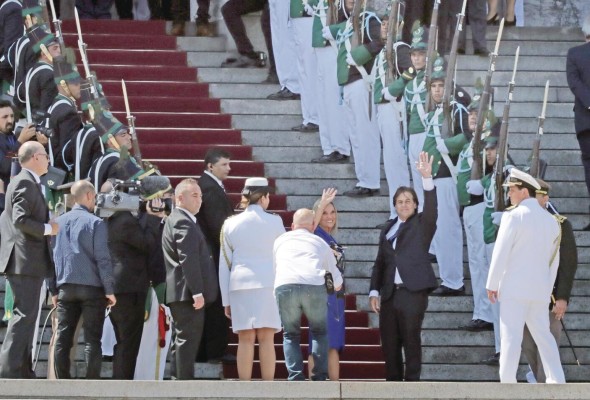 El nuevo presidente de Uruguayo, Luis Lacalle Pou, a su llegada a la toma de juramento. juramento.(Uruguay). El nuevo presidente de Uruguayo, Luis Lacalle Pou, a su llegada a la toma de juramento. juramento.(Uruguay).