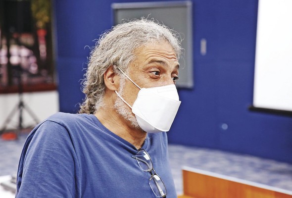 Martín Leiva, doctor en astronomía. Martín Leiva, doctor en astronomía.