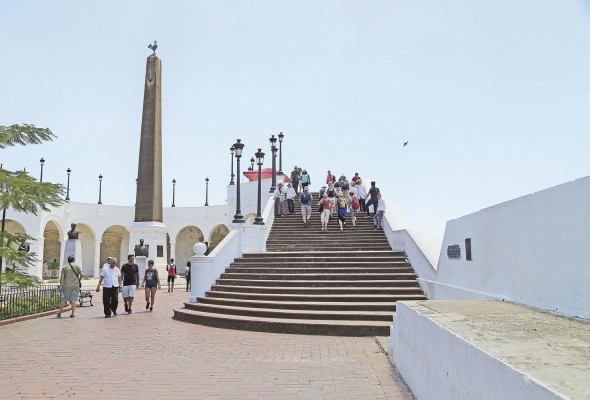 El Casco Antiguo, como atractivo sociohistórico es uno de los lugares favoritos para los visitantes de la ciudad. El Casco Antiguo, como atractivo sociohistórico es uno de los lugares favoritos para los visitantes de la ciudad.