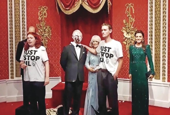 Ayer en el Museo Madame Tussauds, donde Just Stop Oil siguió con su campaña. Ayer en el Museo Madame Tussauds, donde Just Stop Oil siguió con su campaña.
