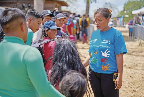 Loida Berrío en el Espacio Amigo de la Niñez de UNICEF en la Estación de Recepción de Lajas Blancas, Darién. Loida Berrío en el Espacio Amigo de la Niñez de UNICEF en la Estación de Recepción de Lajas Blancas, Darién.