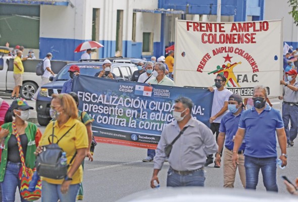 Marchan para exigir una 'educación digna' Marchan para exigir una 'educación digna'